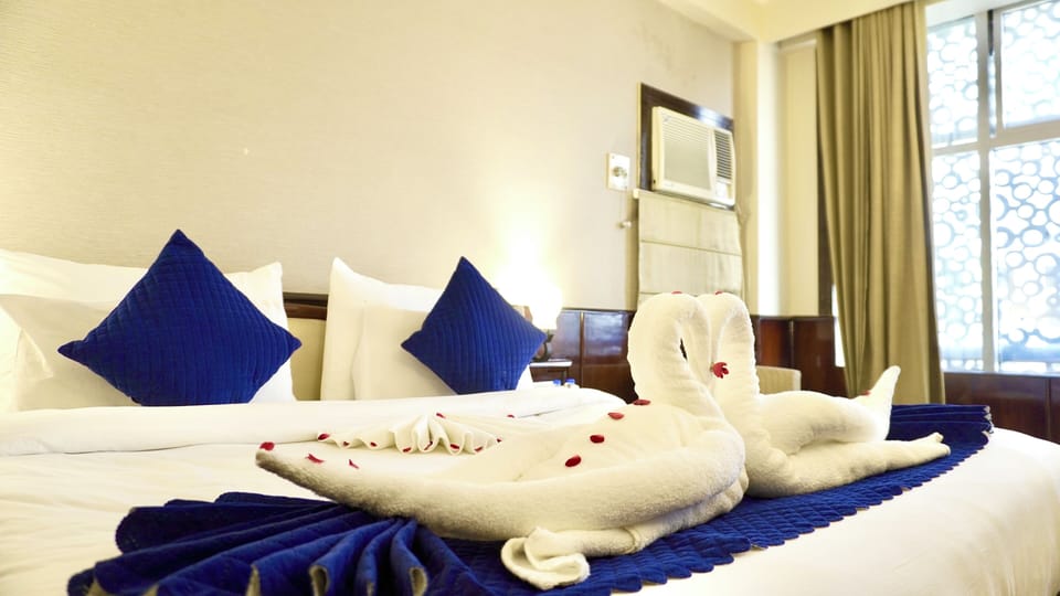 Deluxe Room, Garden View | Desk, iron/ironing board, free WiFi