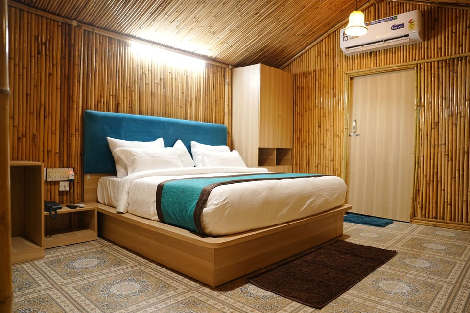 Deluxe Single Room, Pool View | Desk, laptop workspace, free WiFi