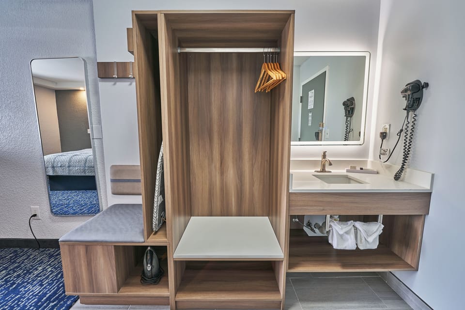 Deluxe Room, 1 King Bed | Premium bedding, down comforters, in-room safe, individually decorated