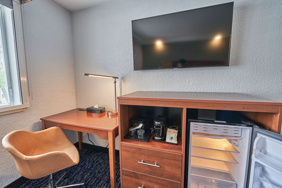 Deluxe Room, 1 King Bed | Premium bedding, down comforters, in-room safe, individually decorated