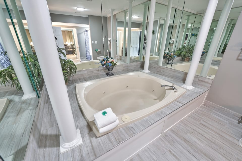Plaza Suite | Bathroom | Hair dryer, towels