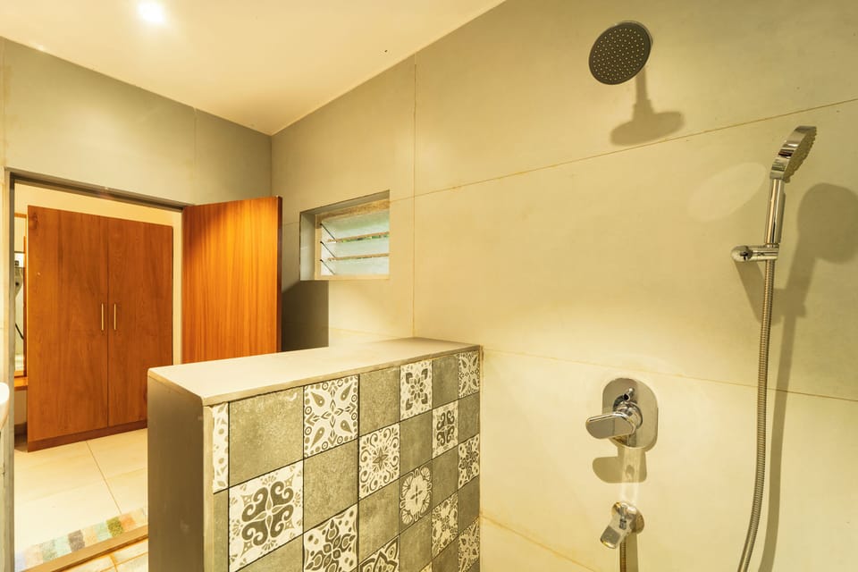 Deluxe Suite, River View | Bathroom | Towels, soap, shampoo