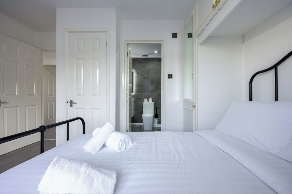 Apartment | 2 bedrooms, iron/ironing board, free WiFi, bed sheets