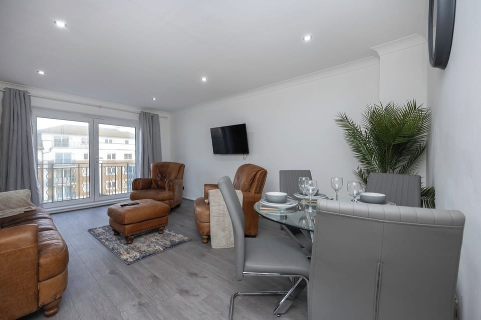 Apartment | Living area | TV