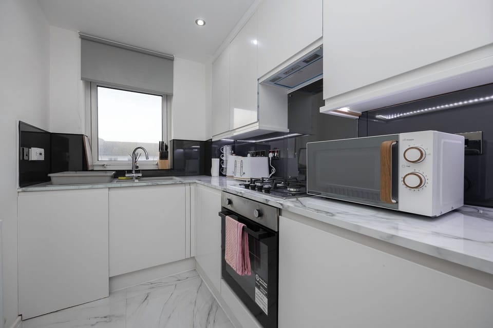 Apartment | Private kitchen | Fridge, microwave, oven, stovetop