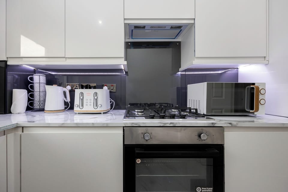 Apartment | Private kitchen | Fridge, microwave, oven, stovetop