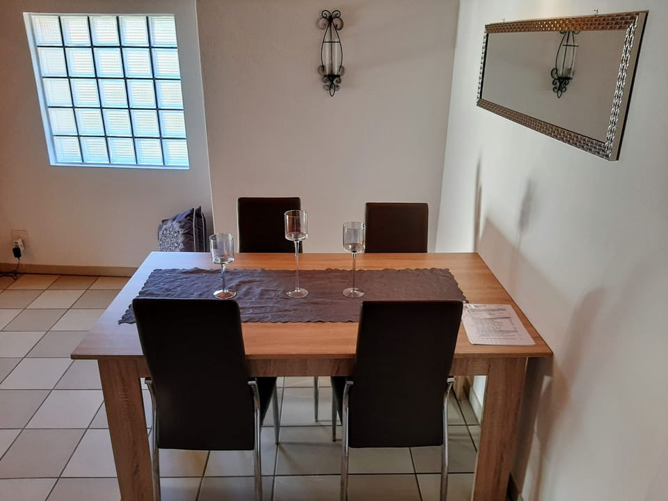 Deluxe Apartment | Private kitchen | Full-size fridge, microwave, oven, stovetop