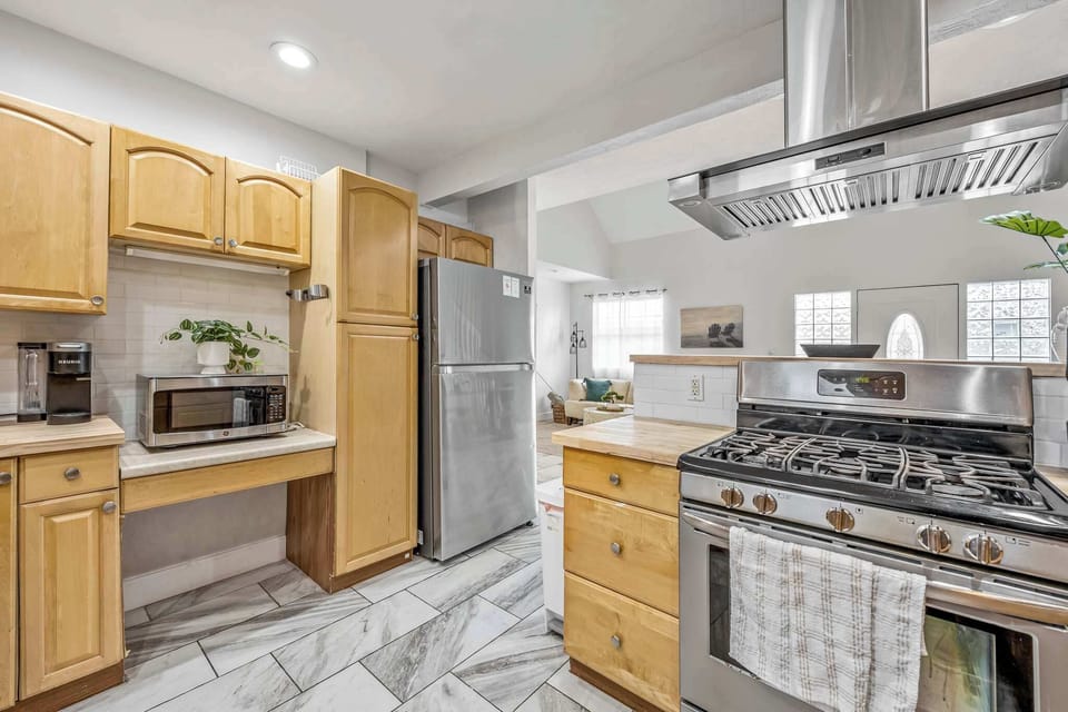 Full House - Kitchen