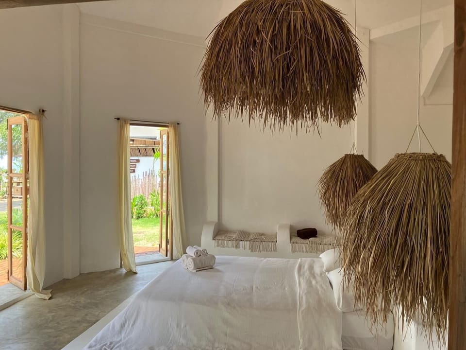 Junior Double Room, Sea View | Desk, WiFi (free), bed sheets