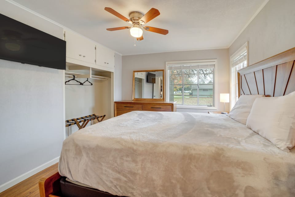 6 Mi to Dtwn: Dog-friendly Home w/ Yard in Tulsa Cottage in Tulsa
