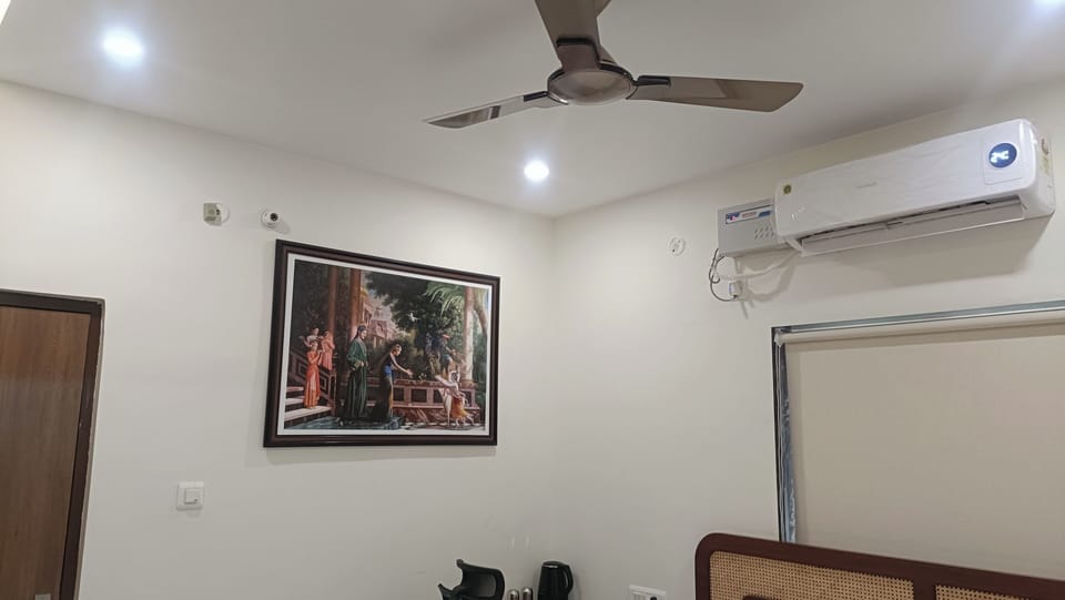 Deluxe Double Room, 1 King Bed, Ground Floor | Memory foam beds, laptop workspace, free WiFi