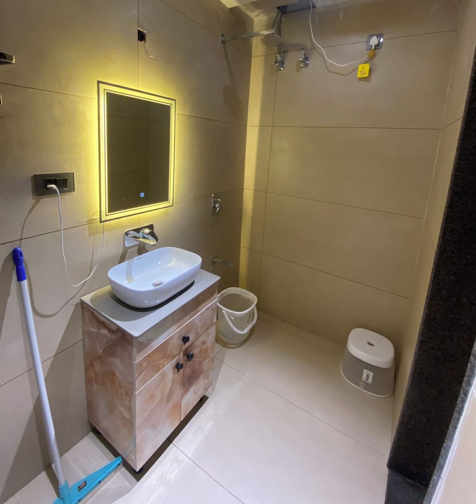 Shower, free toiletries, slippers, bidet