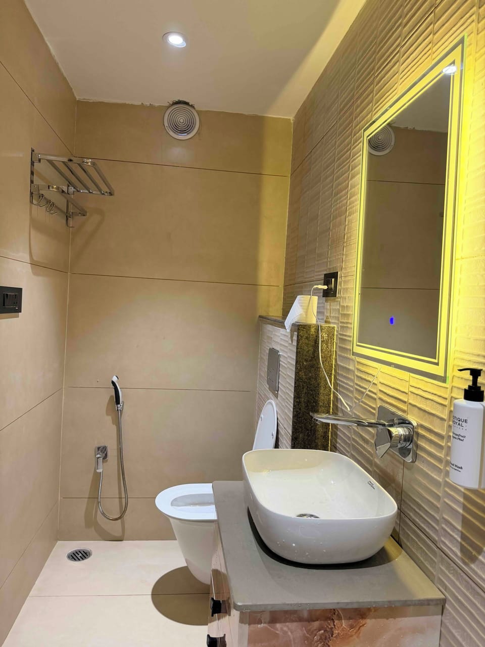 Shower, free toiletries, slippers, bidet