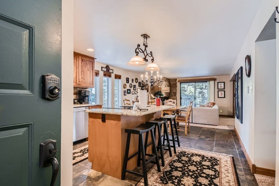 Condo, 2 Bedrooms | Interior