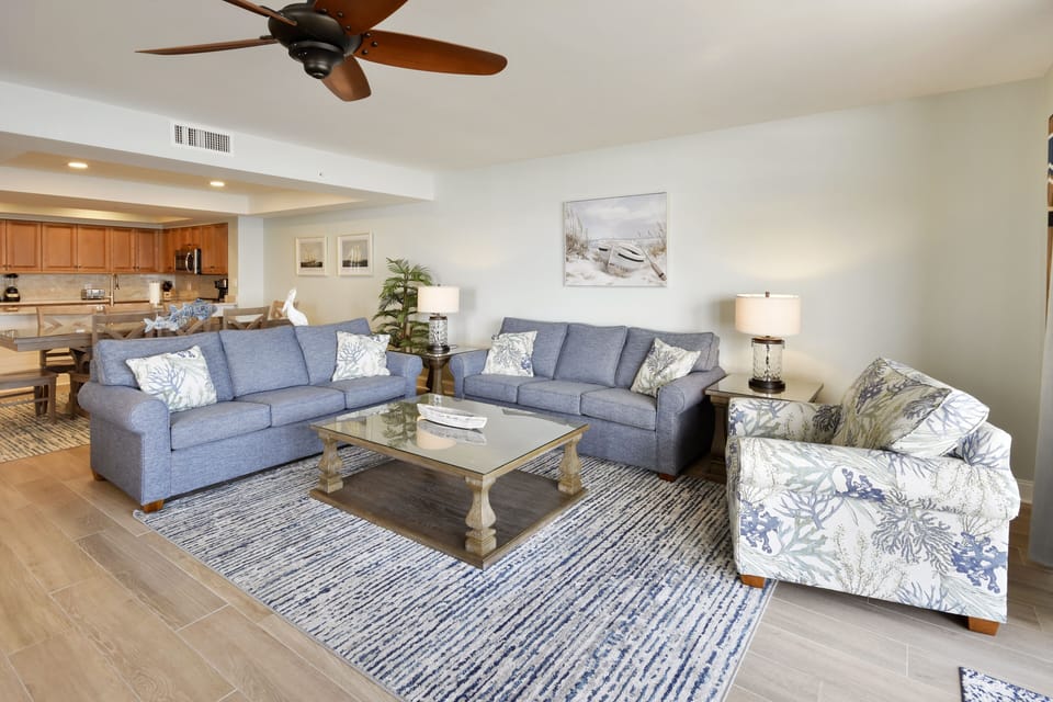 Condo, 5 Bedrooms | Living area | Smart TV