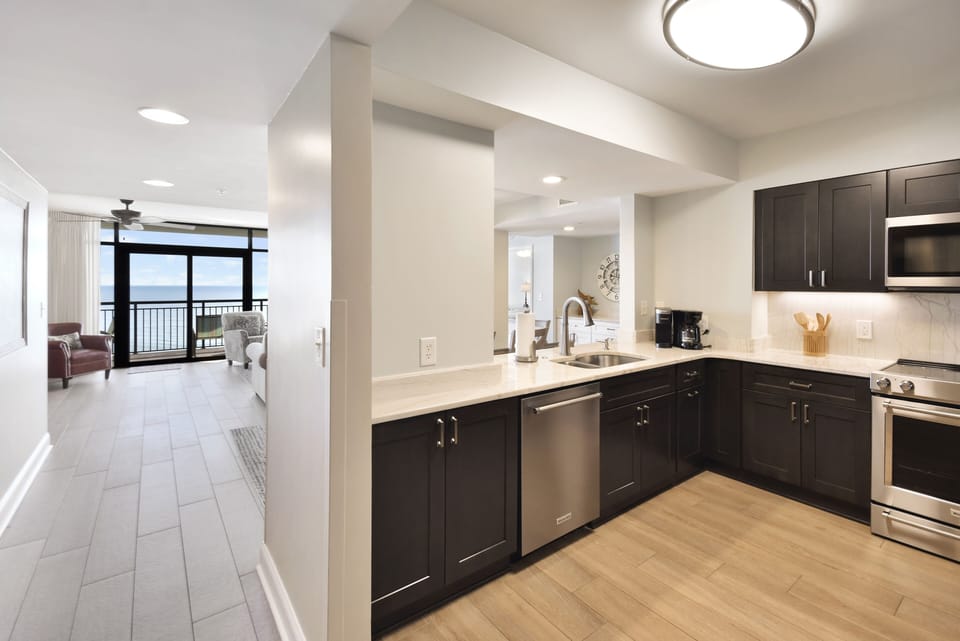 Condo, 5 Bedrooms | Private kitchen | Coffee/tea maker, fridge, oven, toaster