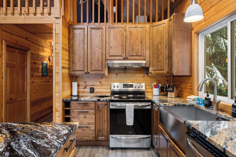 Fully equipped kitchen. 