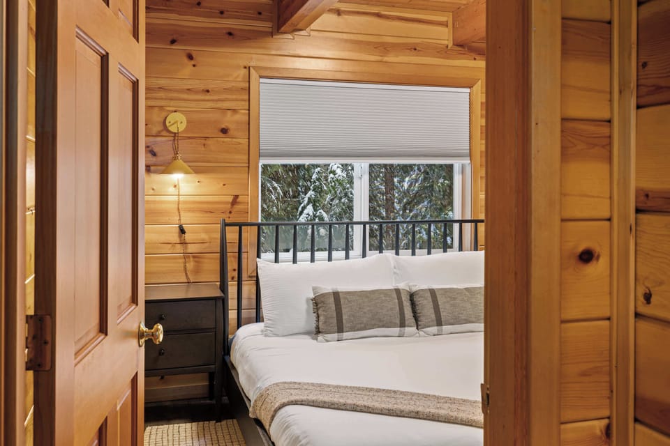 Enter the Master Bedroom - enjoy fresh linens and towels with a King bed, an ensuite bathroom
