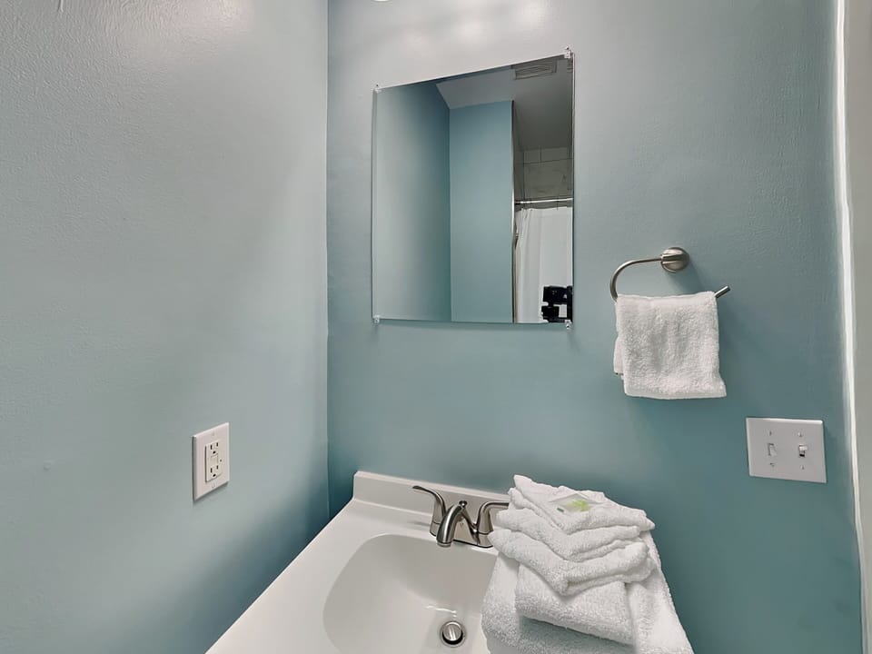 PC Beach Retreat B - Primary Bathroom - Shower Tub Combo