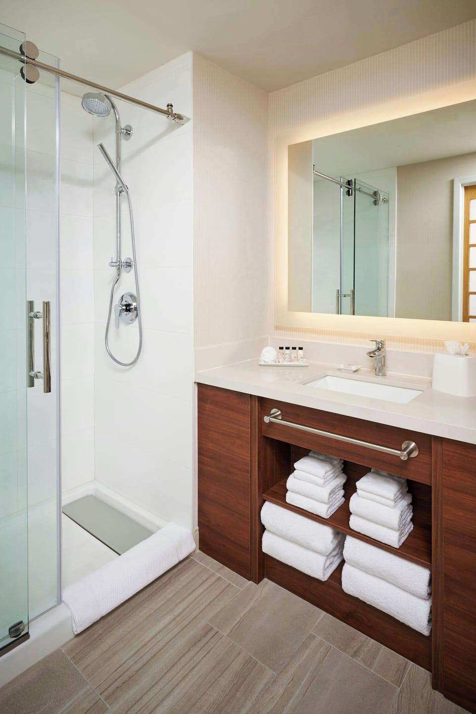 Bathtub, free toiletries, hair dryer, towels