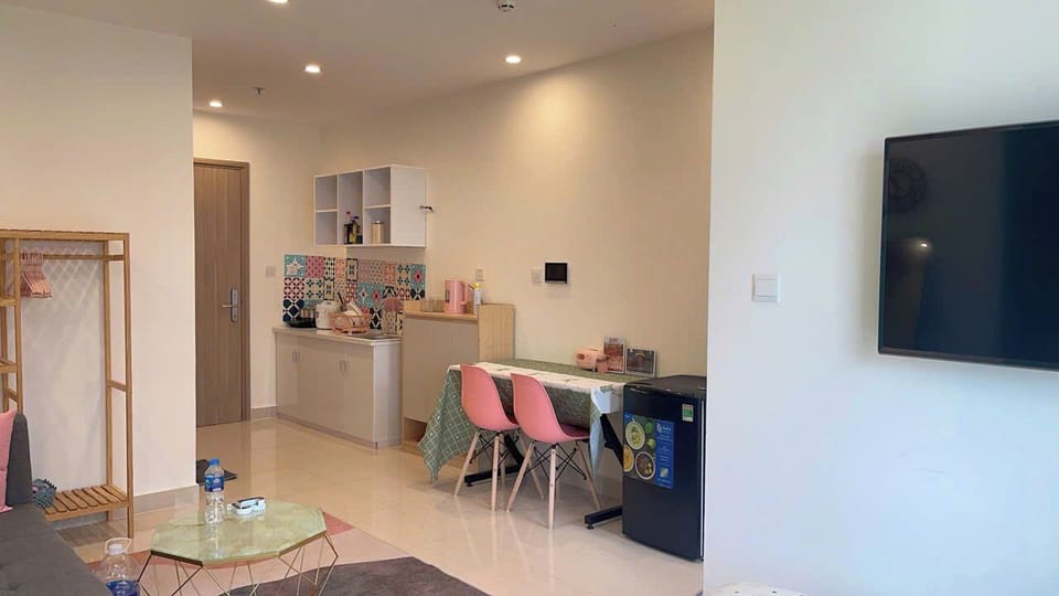1 bedroom, blackout drapes, iron/ironing board, free WiFi