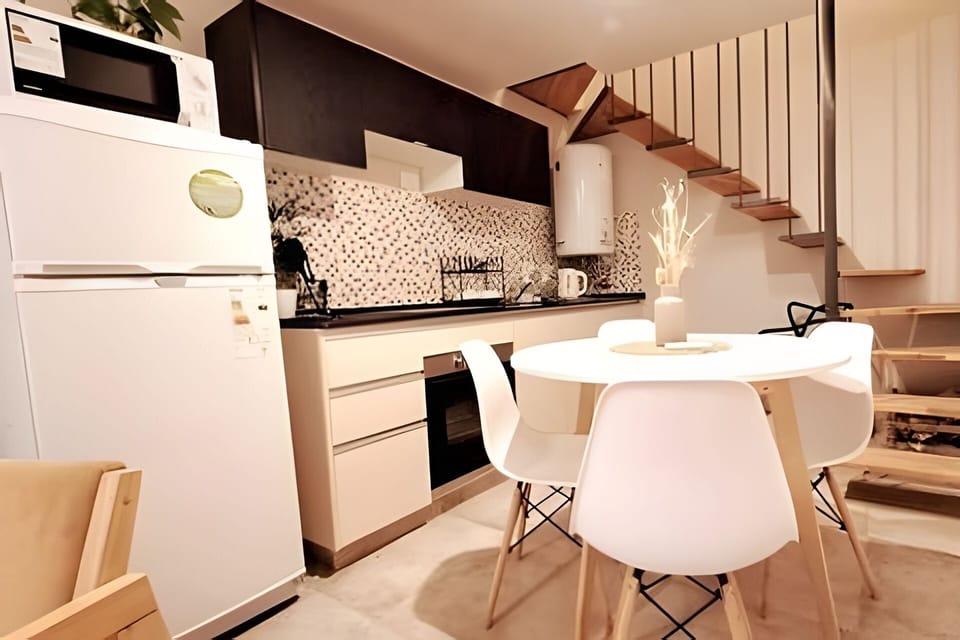 Kitchen or kitchenette,Dining area