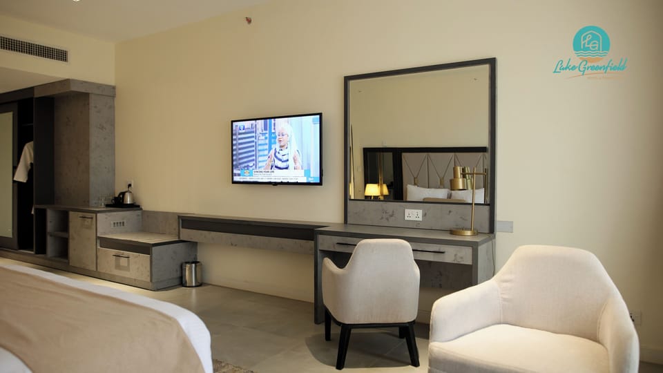 Egyptian cotton sheets, premium bedding, minibar, in-room safe