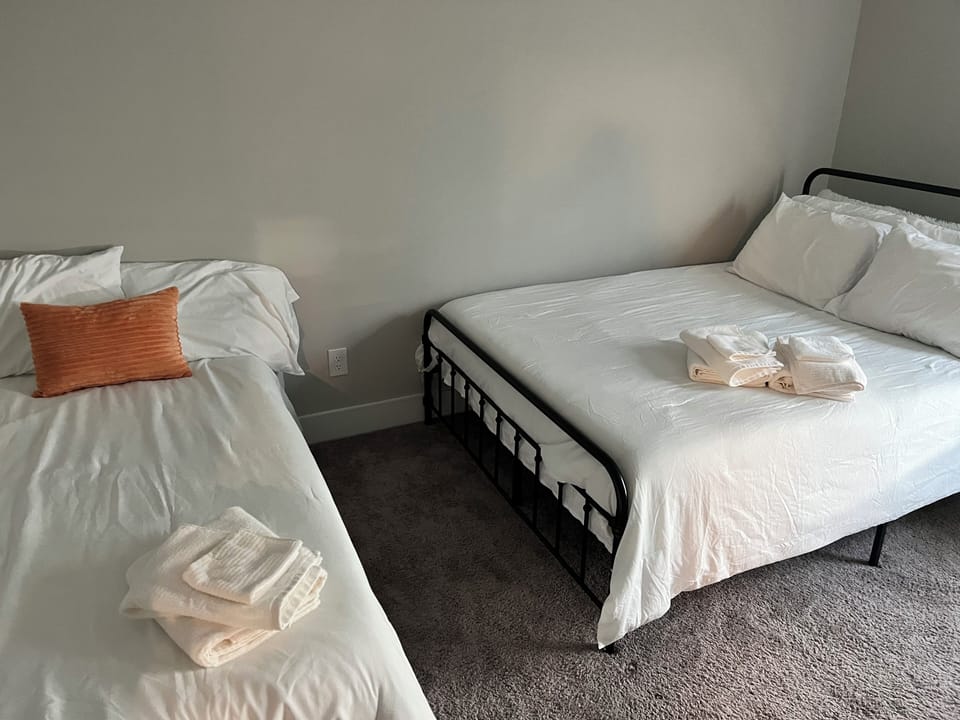 Bedroom 3 - Queen Bed & Twin Bed