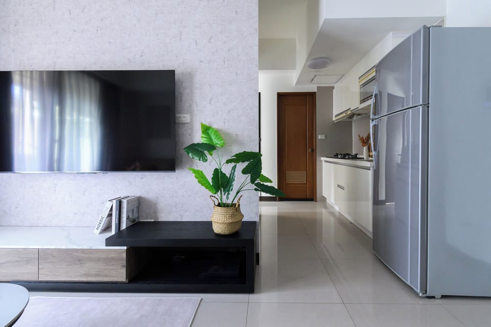 Fully Equipped Kitchen w/ Cooking & Dining Essentials
