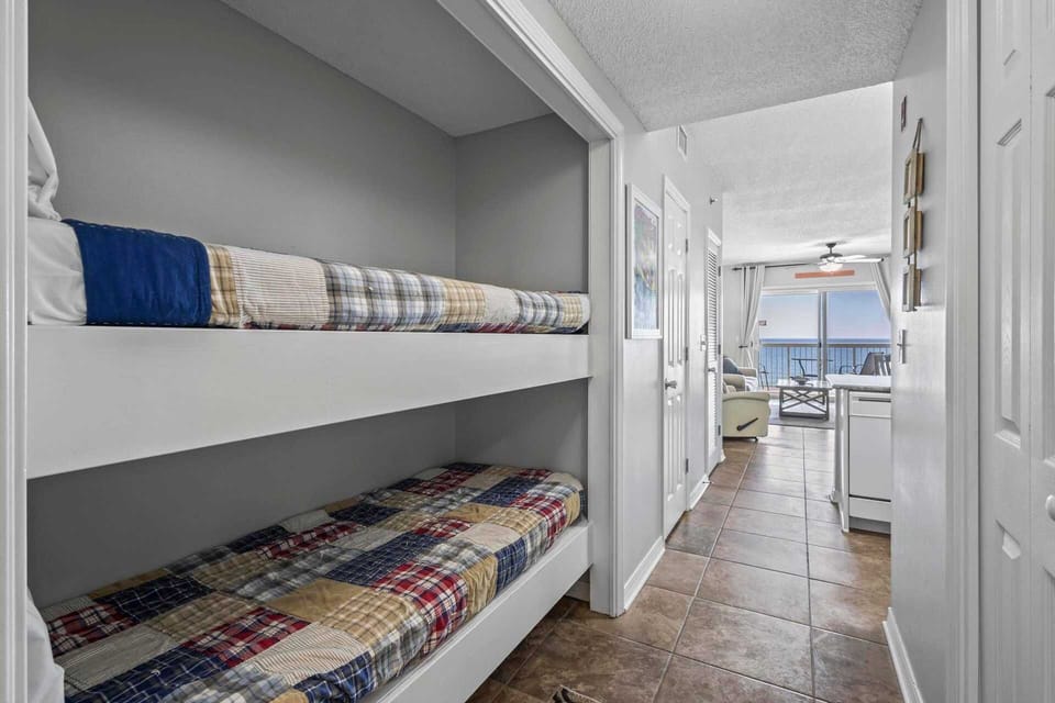 Built-in hallway bunks, great for the kids!