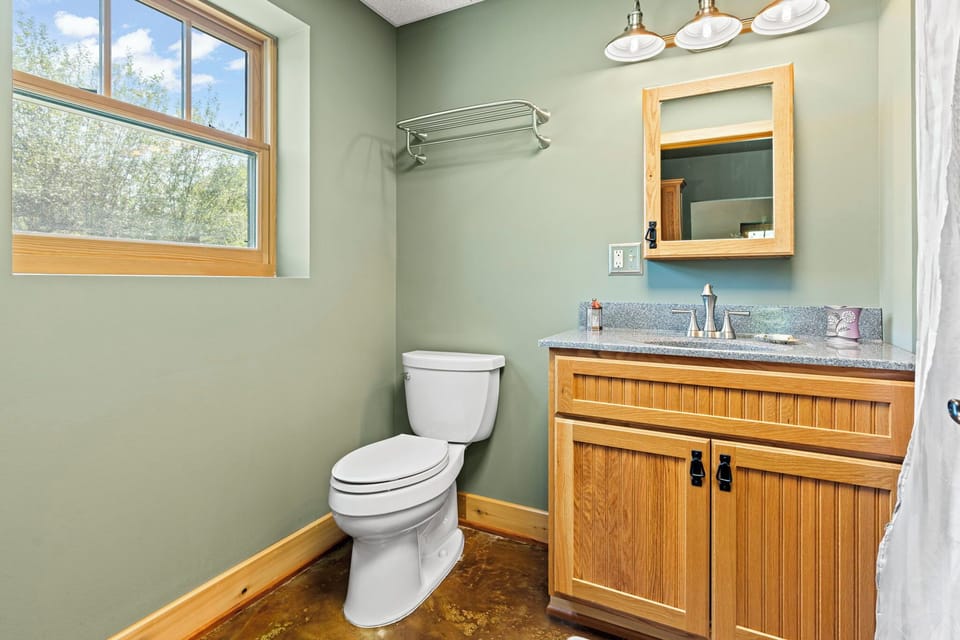 Full Bathroom