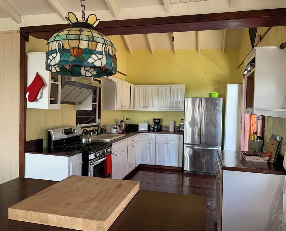 The fully equipped kitchen