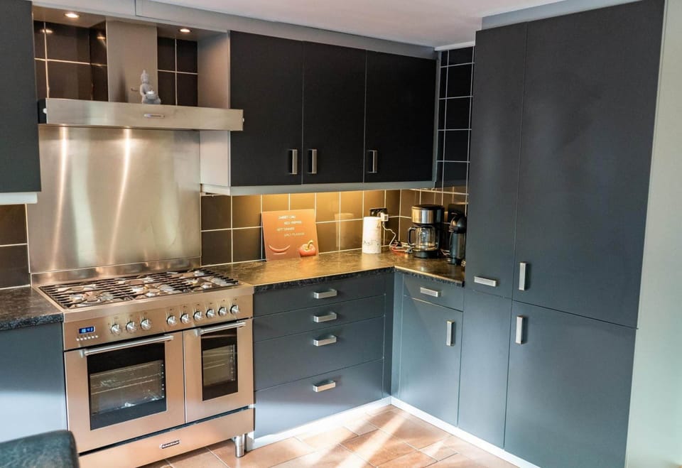 House | Private kitchen | Fridge, microwave, oven, coffee/tea maker