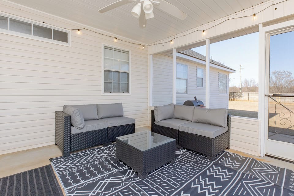 Screened Back Patio w/Seating & String Lights