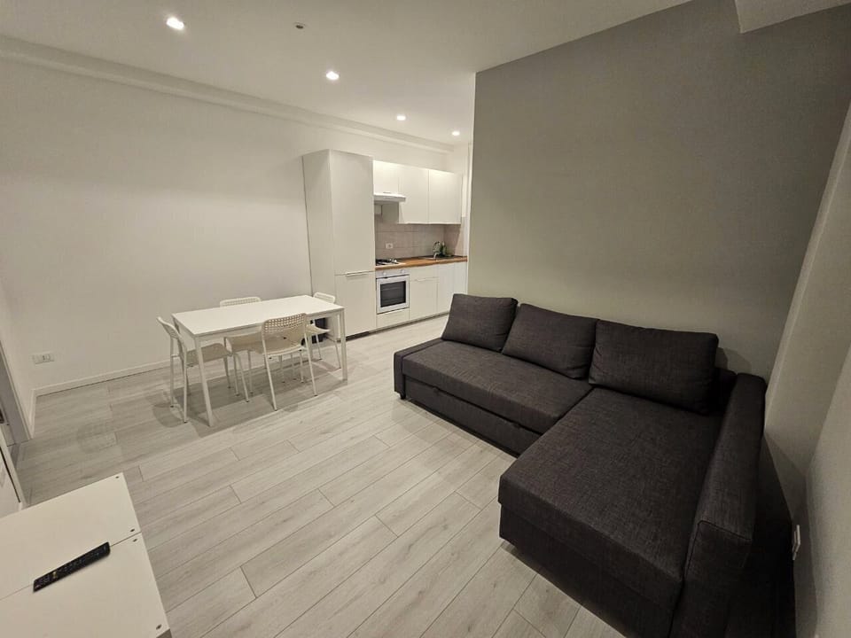 Suite, Balcony | Living area