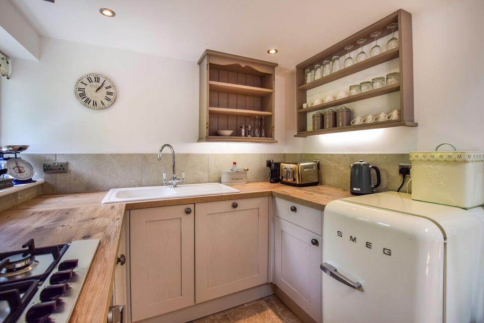 The compact and well equipped kitchen, with Smeg fridge.