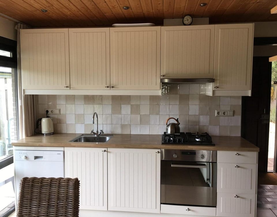 House | Private kitchen | Fridge, microwave, oven, dishwasher