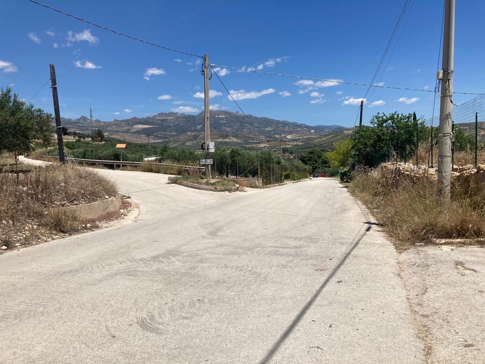 Junction to turn towards the house (detailed location with map provided later)