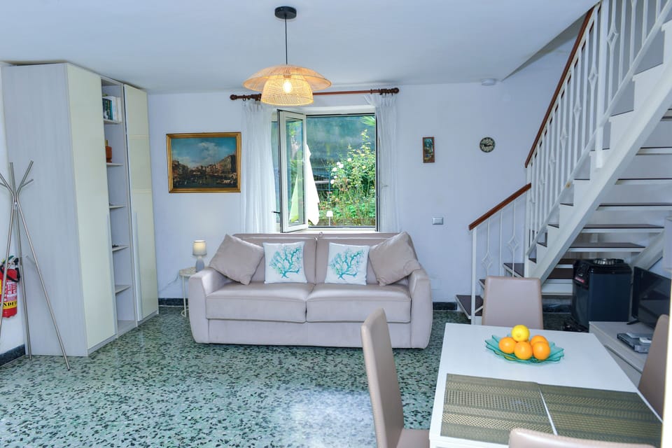 Traditional Studio, Patio, Garden View | Garden view
