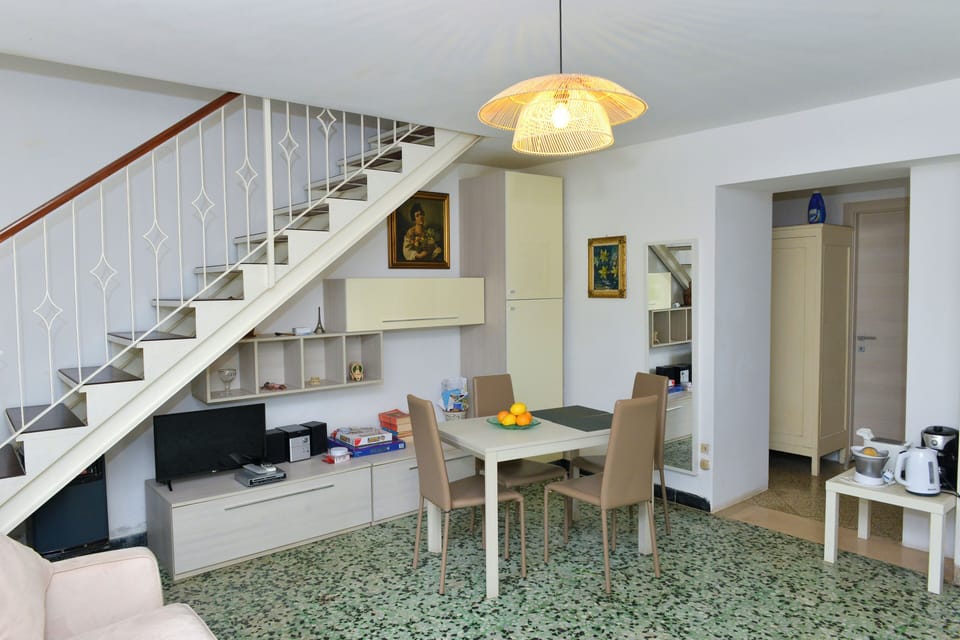 Traditional Studio, Patio, Garden View | Living area | 32-inch flat-screen TV with digital channels