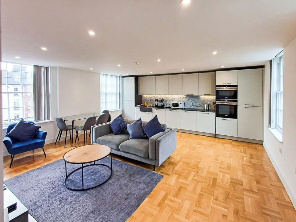 Deluxe Apartment, 2 Bedrooms, Kitchen | Living area