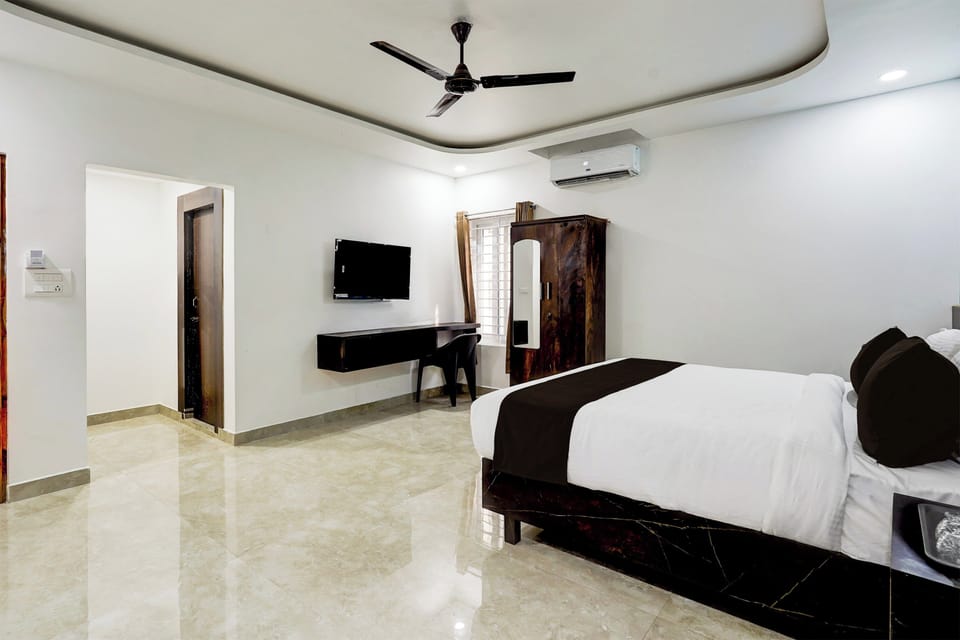 Premium Room | Premium bedding, desk, blackout drapes, iron/ironing board