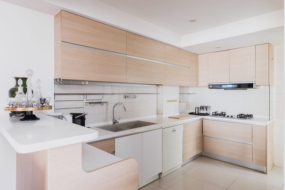 Fully Equipped Kitchen w/ Cooking & Dining Essentials
