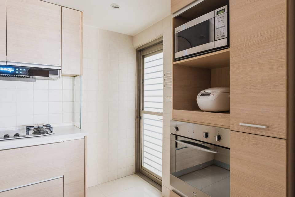 Fully Equipped Kitchen w/ Cooking & Dining Essentials
