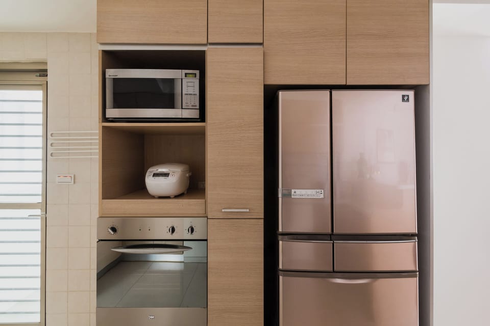 Fully Equipped Kitchen w/ Cooking & Dining Essentials
