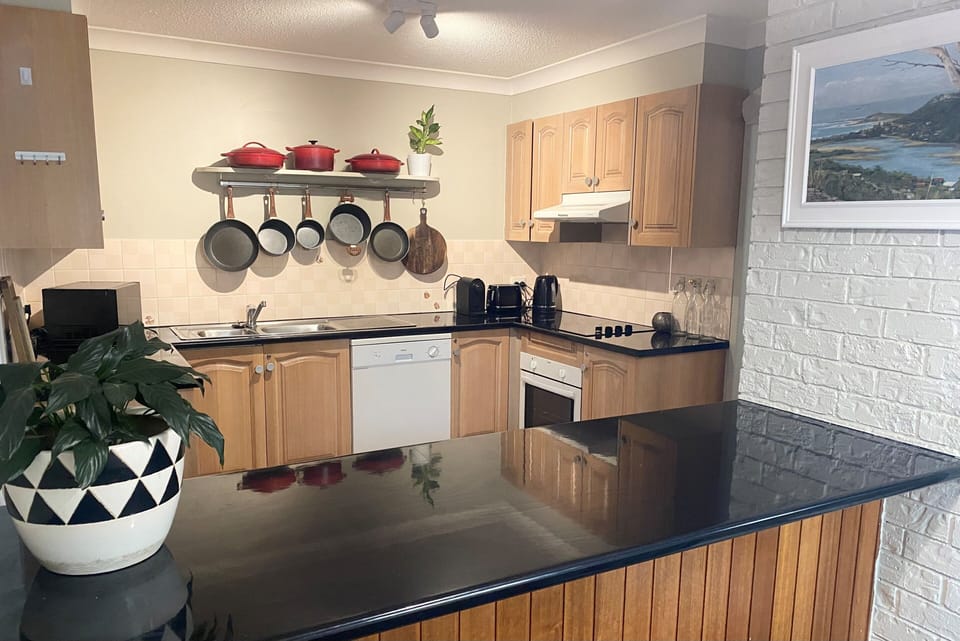 Full kitchen with dishwasher/ Breakfast bar.