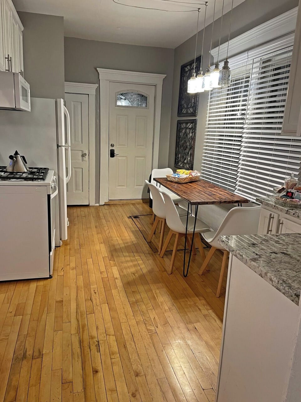Full kitchen