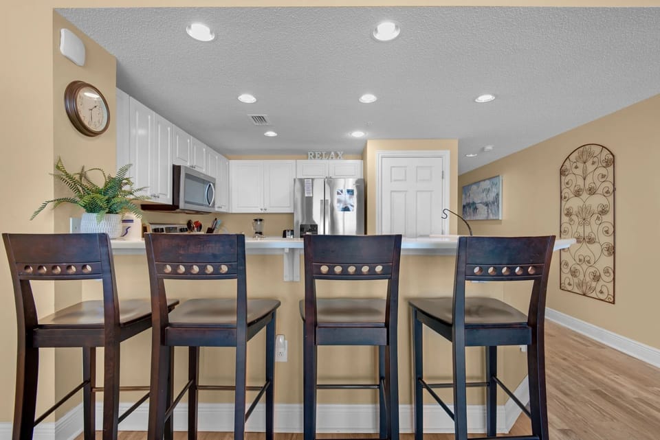 Bar seating for 4