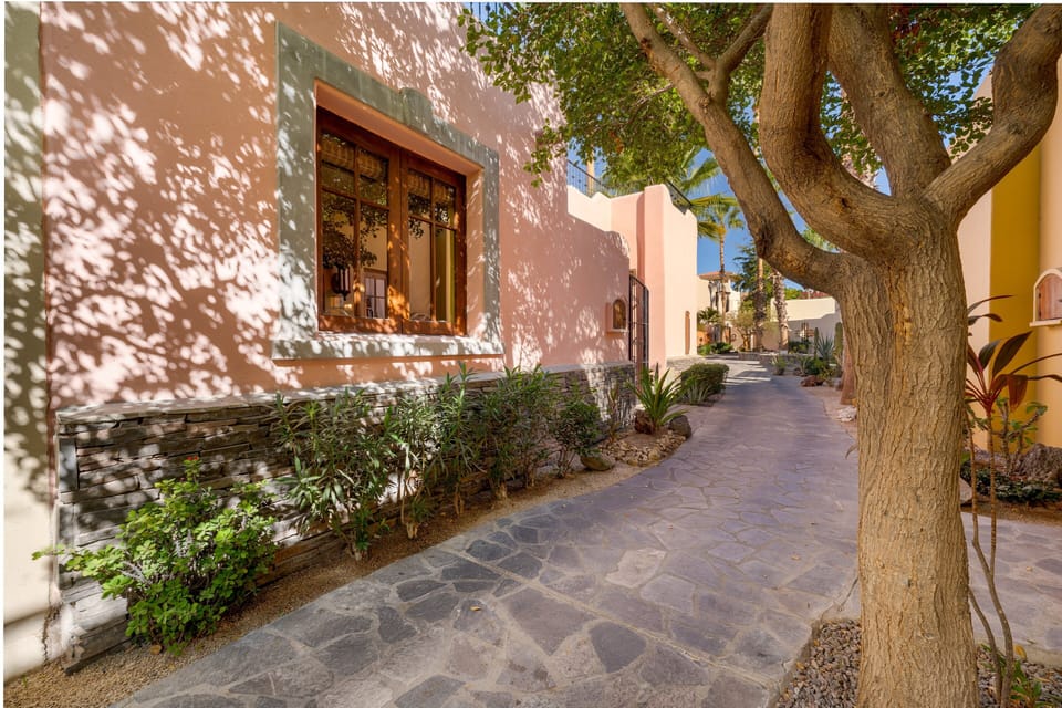 2 BD & 2 BR Casa. 5 minute walk to the LAP pool, restaurants and glorious soft sand of Loreto Bay!