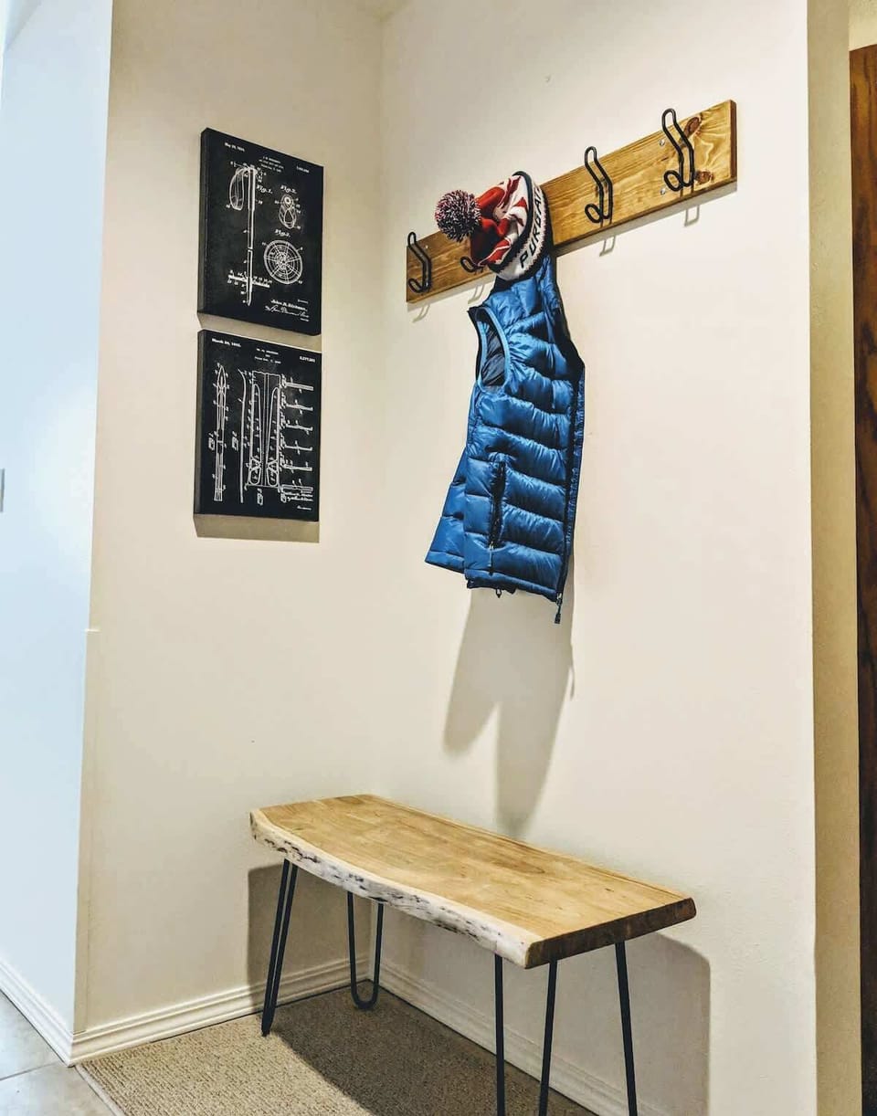 Entryway seating